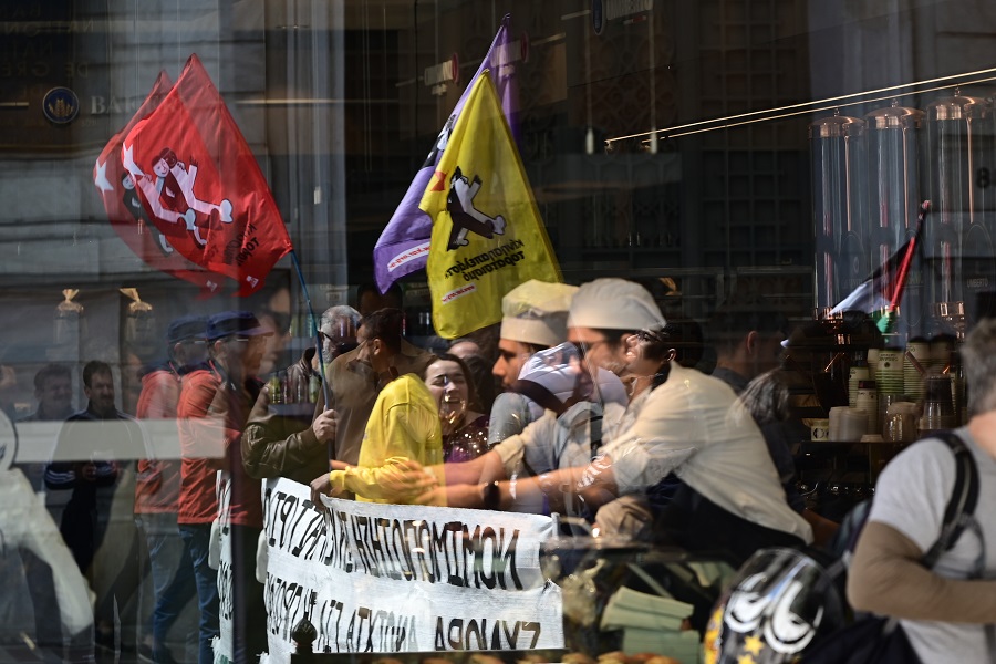 Απεργιακή συγκέντρωση για τον εορτασμό της εργατικής Πρωτομαγιάς από την ΓΣΕΕ, την ΑΔΕΔΥ και το Εργατικό Κέντρο της Αθήνας, Πέμπτη 1 Μαΐου 2025. (ΜΙΧΑΛΗΣ ΚΑΡΑΓΙΑΝΝΗΣ/EUROKINISSI)