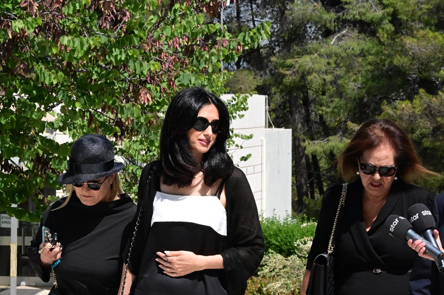 Κηδεία του ηθοποιού Νίκου Γαλανού από τον Ιερό Ναό Κοιμητηρίου Παπάγου, τετάρτη 21 Μαΐου 2025. Ο Νίκος Γαλανός έφυγε από τη ζωή τη Δευτέρα (19/5), σε ηλικία 80 ετών, έπειτα από μάχη με χρόνια ασθένεια. (ΤΑΤΙΑΝΑ ΜΠΟΛΑΡΗ/EUROKINISSI)