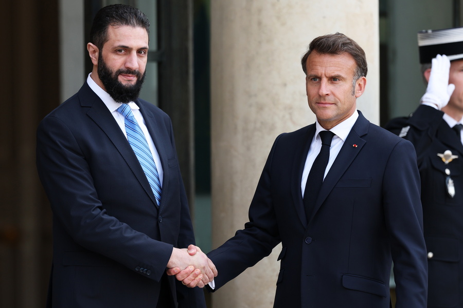 epaselect epa12080990 French President Emmanuel Macron (R) receives Syrian interim President Ahmed al-Sharaa (L) at the Elysee Palace in Paris, France, 07 May 2025. EPA/MOHAMMED BADRA