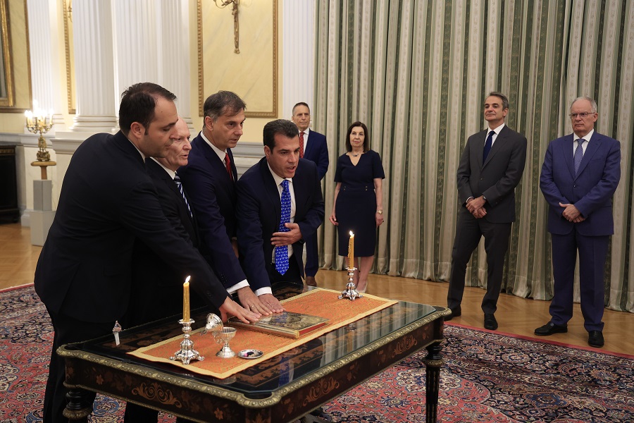 Oρκωμοσία των νέων μελών της Κυβέρνησης, ενώπιον του Προέδρου της Δημοκρατίας Κωνσταντίνου Τασούλα, στο Προεδρικό Μέγαρο, Δευτέρα 30 Ιουνίου 2025. (ΓΙΩΡΓΟΣ ΚΟΝΤΑΡΙΝΗΣ/EUROKINISSI)