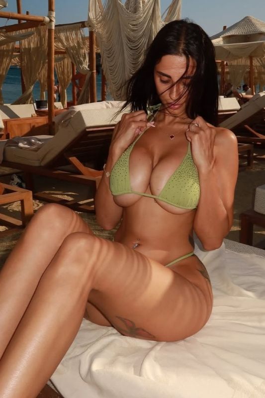 Sara-Sfamurri-Bikini-Santanna-Mykonos-4