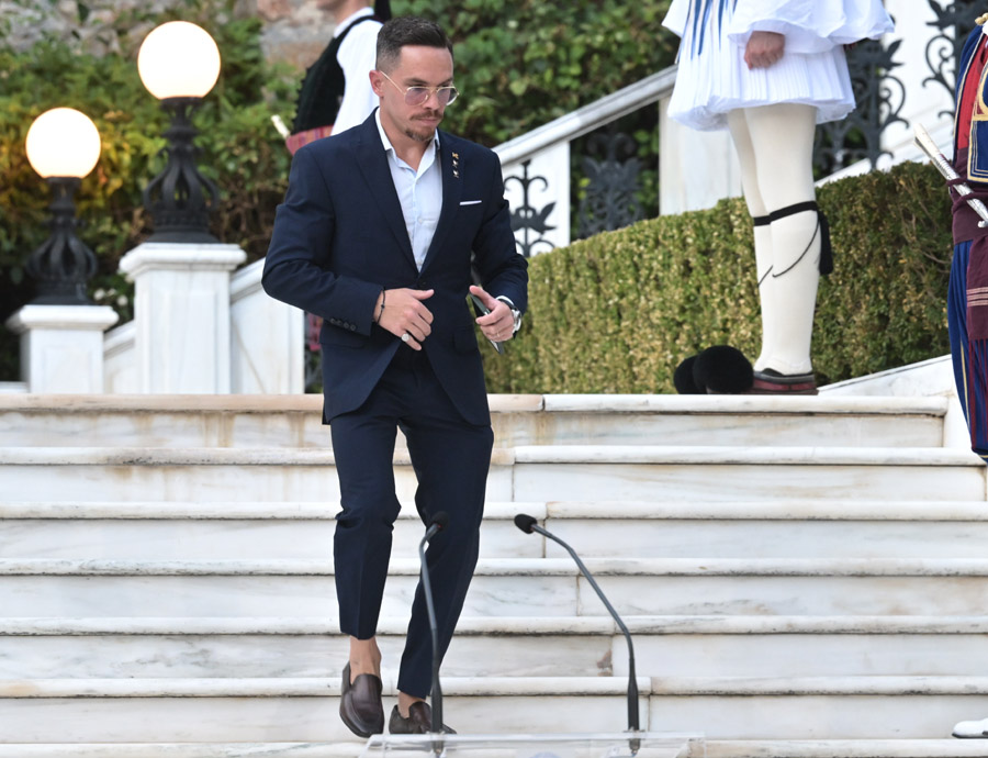 petrounias