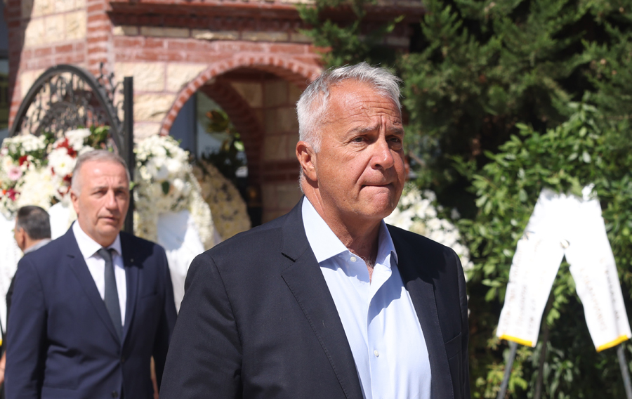 Κηδεία του γραμματέα της Κοινοβουλευτικής Ομάδας της Νέας Δημοκρατίας Απόστολου Βεσυρόπουλου στην Αλεξάνδρεια Ημαθίας από τον Μητροπολιτικό Ναό Κοιμήσεως της Θεοτόκου. Σάββατο 23 Αυγουστου 2025 (ΒΑΣΙΛΗΣ ΒΕΡΒΕΡΙΔΗΣ / ΜΟΤΙΟΝ ΤΕΑΜ)