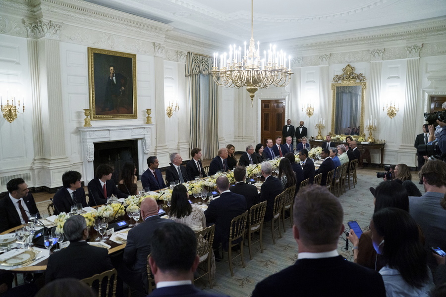 epa12353375 US President Donald Trump (C), listens as he hosts a dinner for US tech leaders at the White House, in Washington, DC, USA, 04 September 2025. EPA/WILL OLIVER / POOL