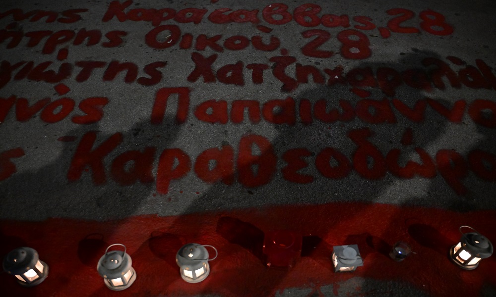 Συγκέντρωση στο Σύνταγμα, ενάντια στην κυβερνητική τροπολογία για την αλλαγή καθεστώτος φύλαξης του Μνημείου του Αγνώστου Στρατιώτη, Τρίτη 21 Οκτωβρίου 2025. (ΤΑΤΙΑΝΑ ΜΠΟΛΑΡΗ/EUROKINISSI)