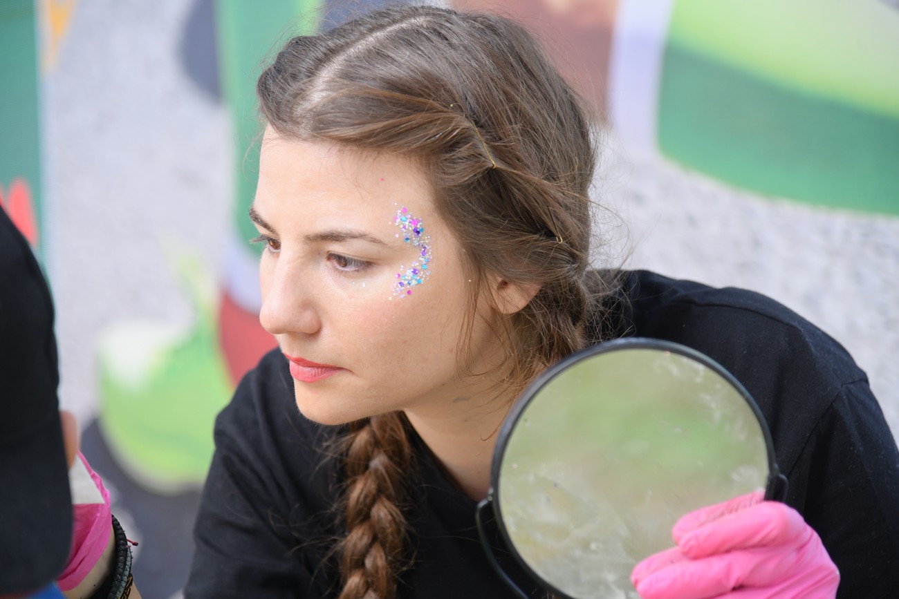 Face painting στο περίπτερο του ΟΠΑΠ