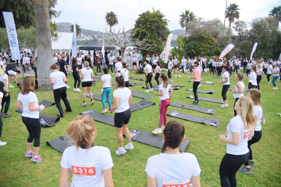 Ειδικό πρόγραμμα warm up από τον ΟΠΑΠ με τη Μάντη Περσάκη για τις συμμετέχουσες στο Ladies Run