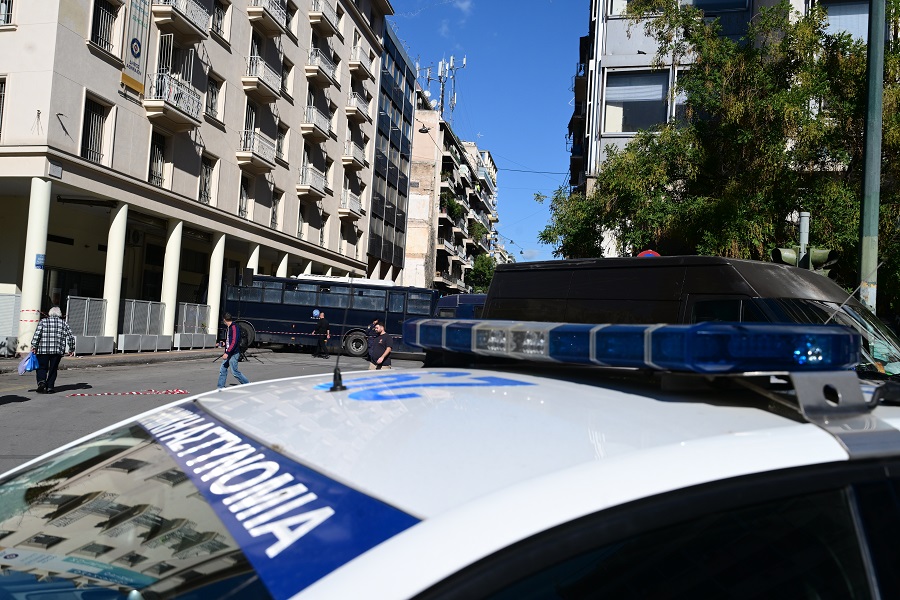 Πανελλαδικό συλλαλητήριο αγροτών και κτηνοτρόφων στην Αθήνα ύστερα από απόφαση της Εθνικής Ένωσης Αγροτικών Συνεταιρισμών (ΕΘΕΑΣ), Τρίτη 11 Νοεμβρίου 2025. Οι αγρότες διαμαρτυρήθηκαν για τις σοβαρές καθυστερήσεις στις πληρωμές των επιδοτήσεων, τις εκκρεμότητες στον ΟΠΕΚΕΠΕ και το πλήγμα από την ευλογιά των αιγοπροβάτων, που έχει οδηγήσει σε μαζικές απώλειες ζωικού κεφαλαίου. (ΤΑΤΙΑΝΑ ΜΠΟΛΑΡΗ/EUROKINISSI)