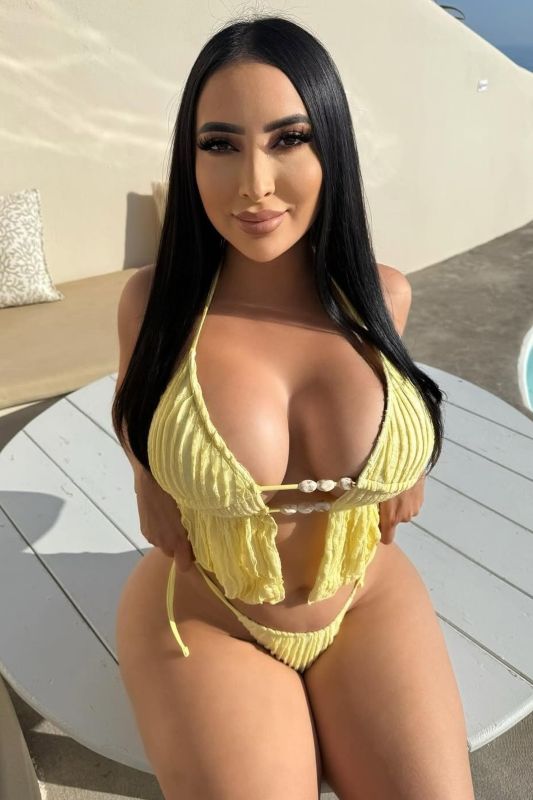 Gabriela-Garcia-Andrade-Bikin-Vacation-Santorini-Greece-2