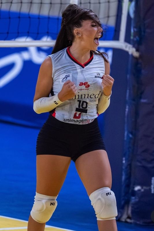Julia-Molina-Sexy-Brazilian-Volleyball-Player-11
