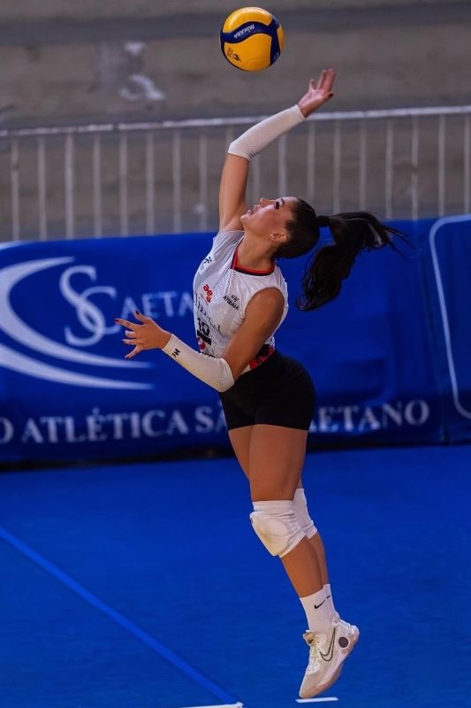Julia-Molina-Sexy-Brazilian-Volleyball-Player-8